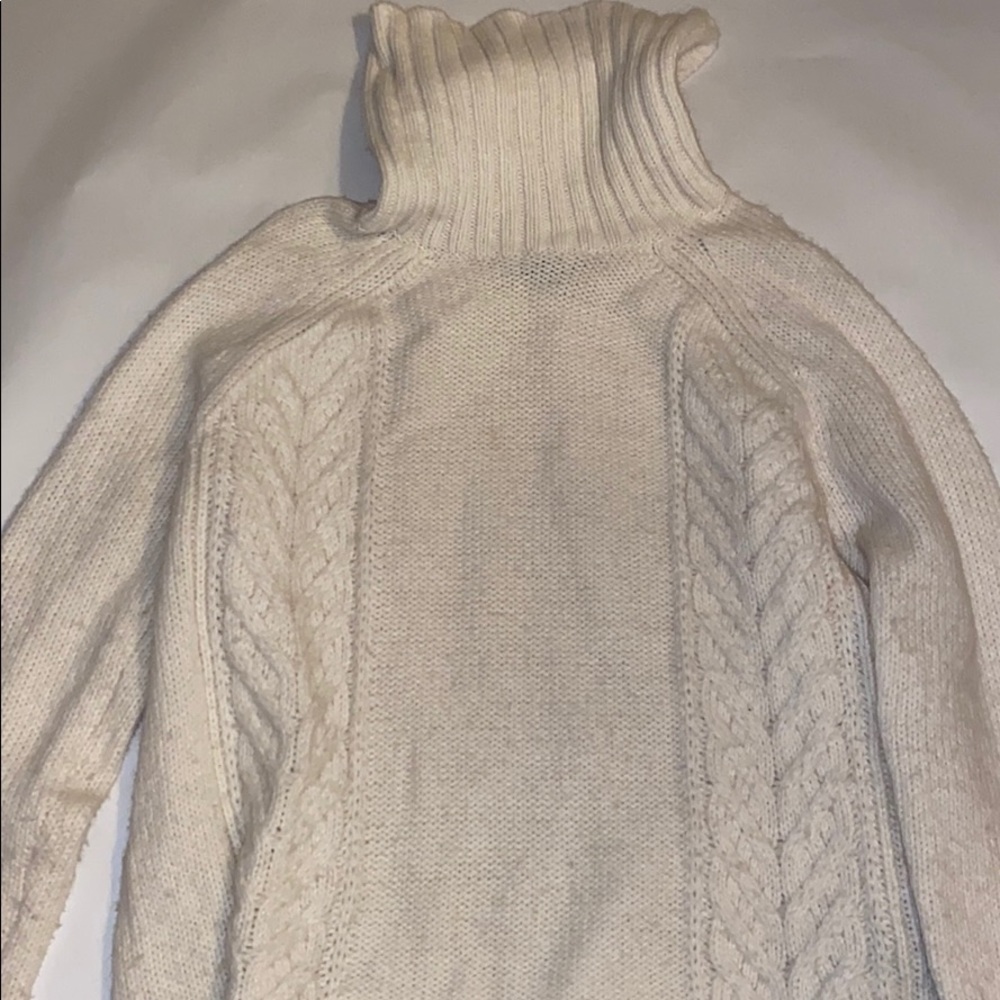 American Eagle Cream Turtleneck